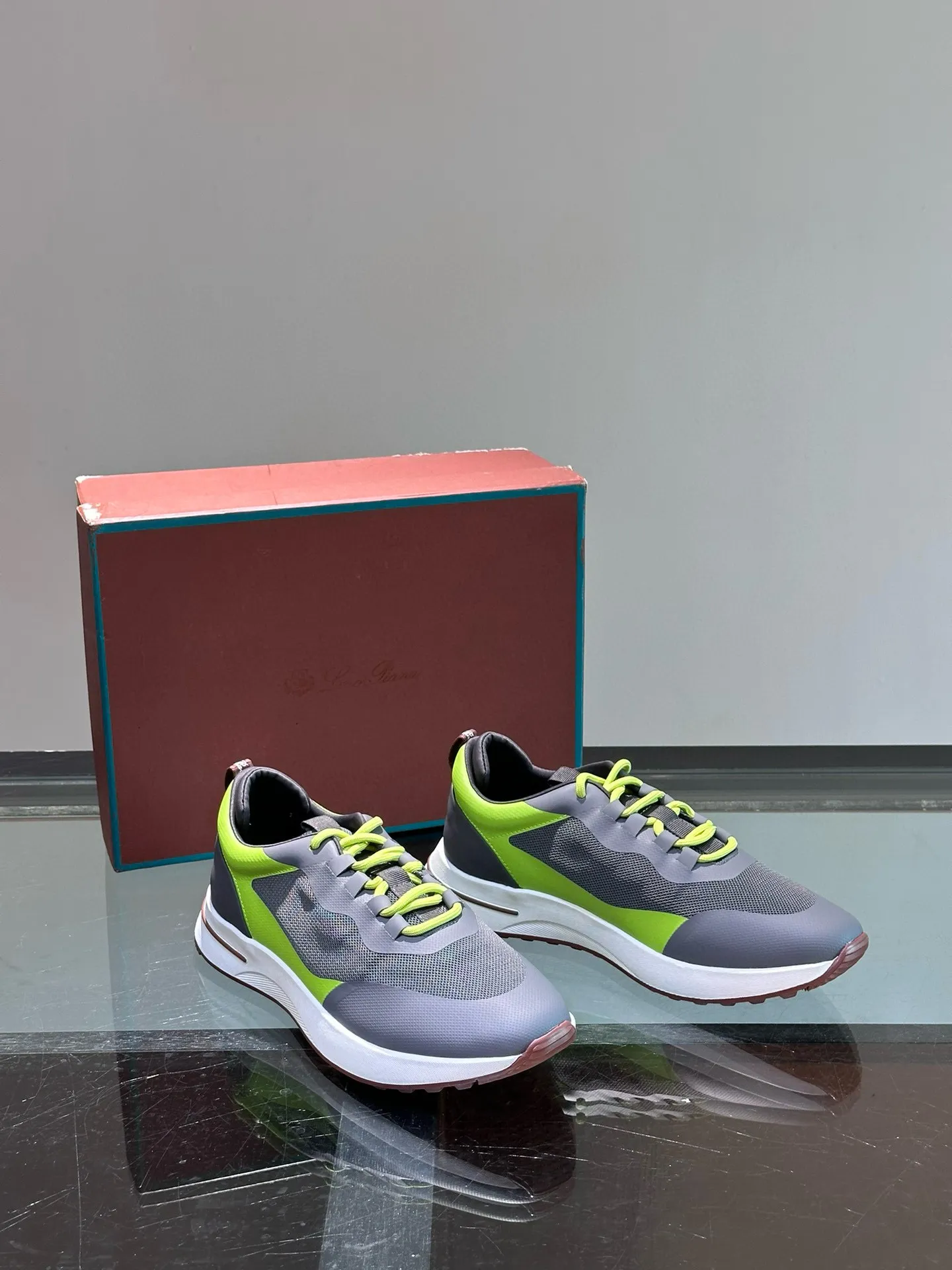 Factory price: 540💰Loro men's shoes💰iana niche Loro classic jogging shoes, men's lace-up casual shoes and sneakers, high-quality lightweight and comfortable fabrics, suitable for outdoor leisure, the color scheme is young and energetic, and it looks great with sportswear or casual suits! Size: 39-45 (38, 46 customized)